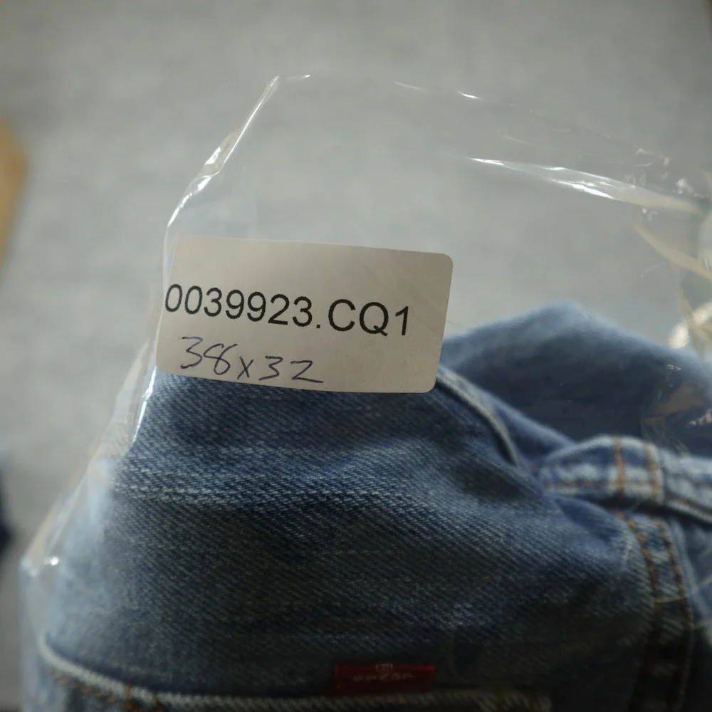 Vintage Levi's 560 Jeans Mens 40x34 Blue Comfort Fit Relaxed Tapered Leg Y2K